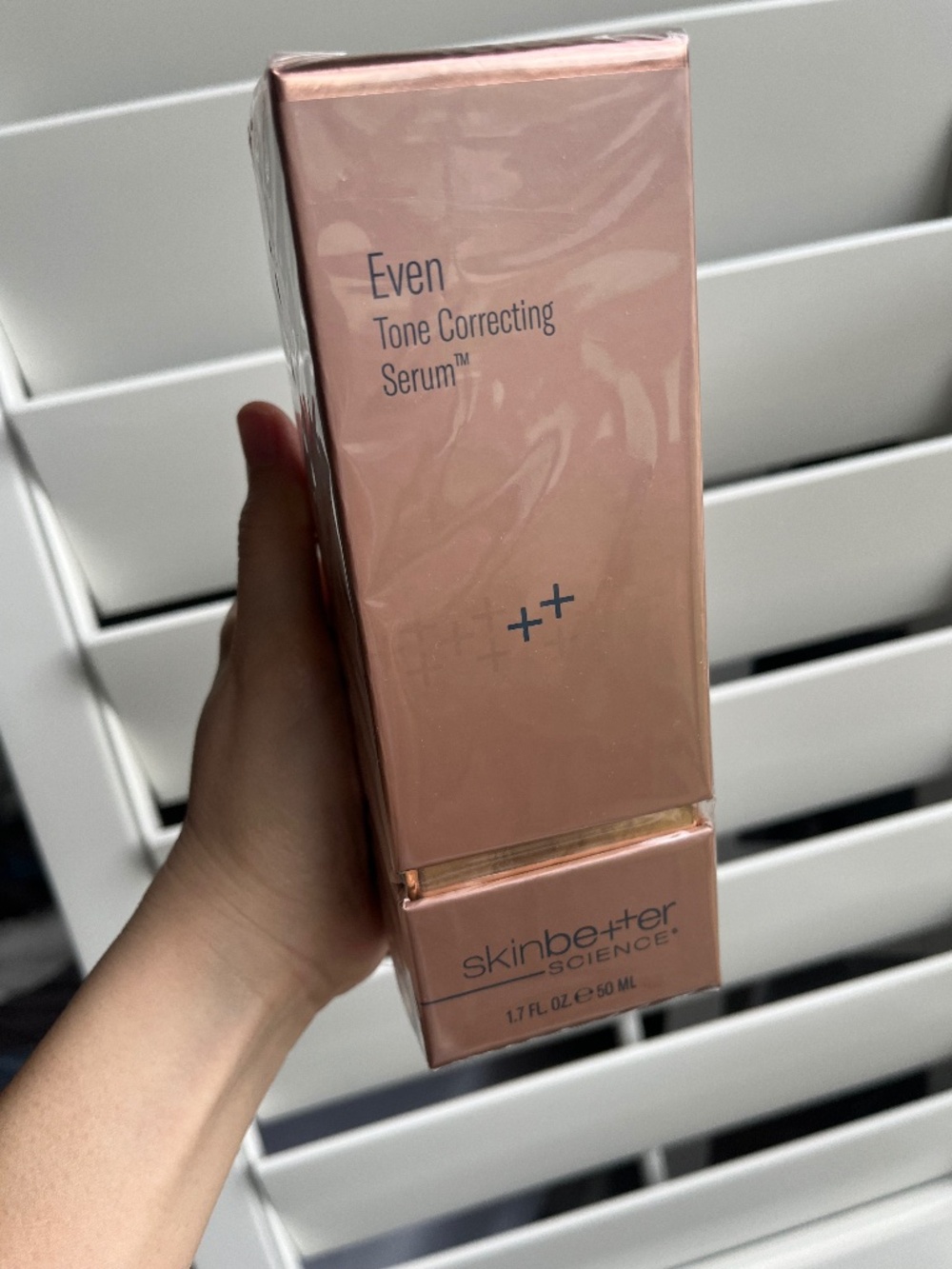 Even tone correcting serum + free gift